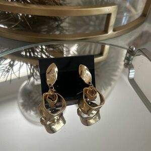 Gold-Tone Teardrop Clip-On Earrings – Sculptural Vintage Statement
